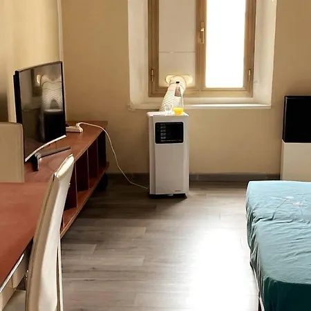 Miniappartamento Indipendente In Casa Privata شقة